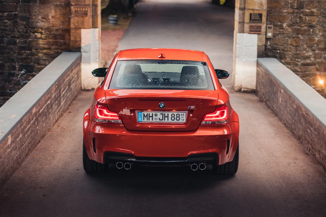 2011 BMW 1M - Image 11 of 31