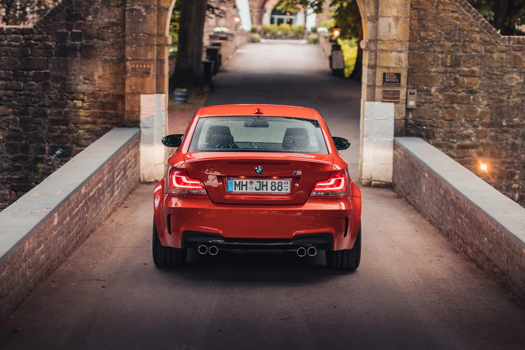 2011 BMW 1M - Image 12 of 31
