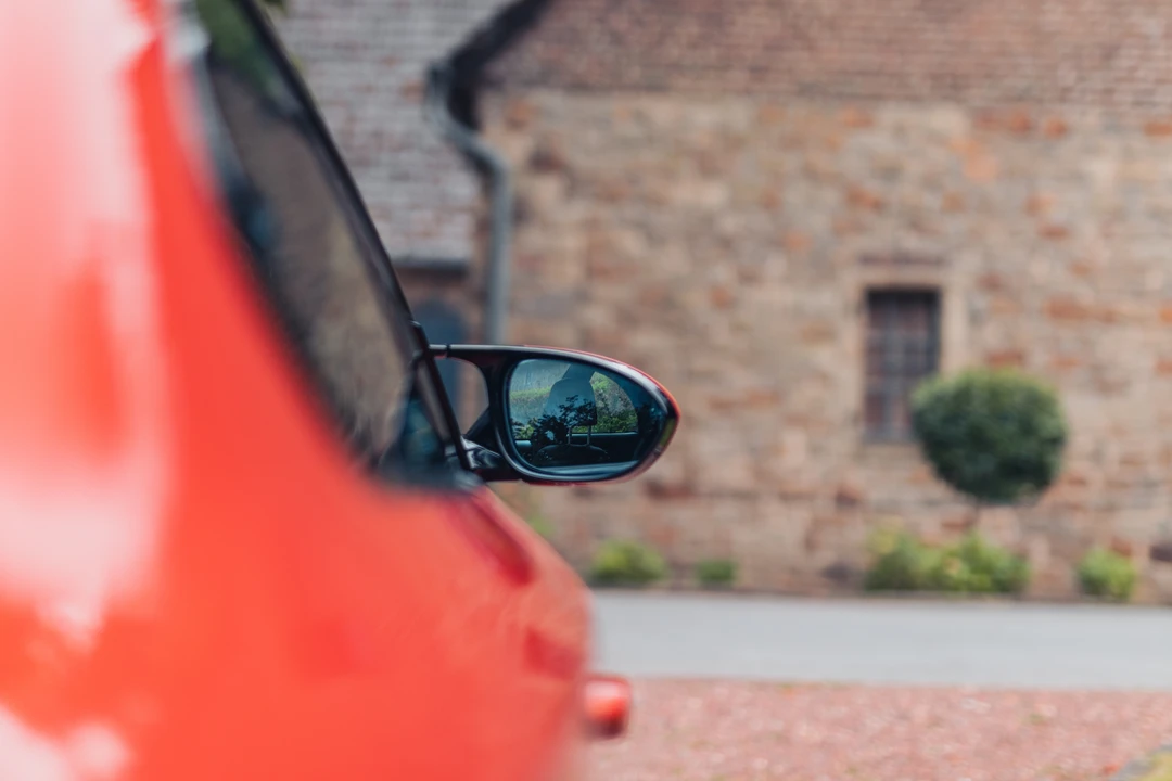 2011 BMW 1M - Image 28 of 31