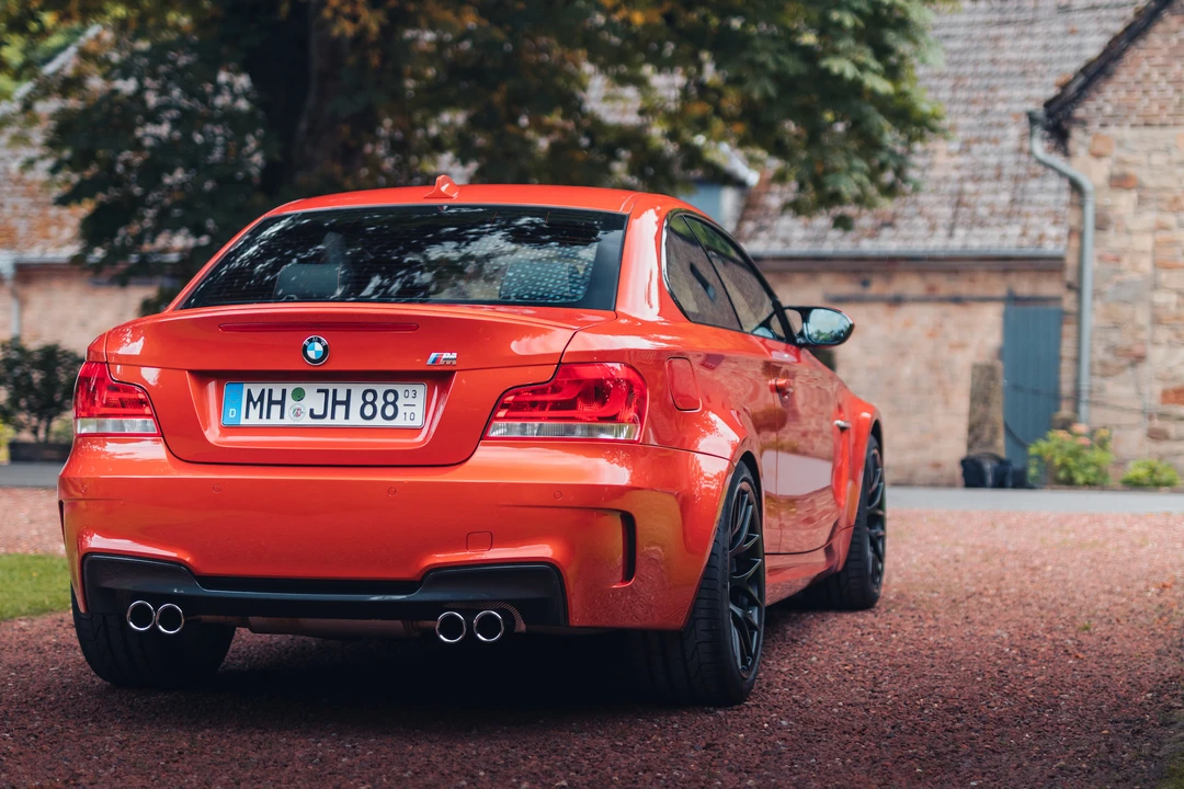 2011 BMW 1M - Image 18 of 31