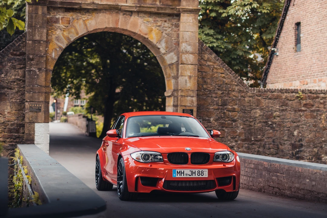 2011 BMW 1M - Image 17 of 31