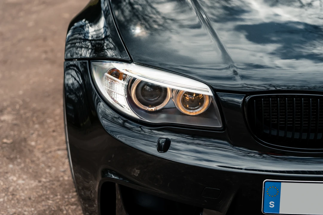 2011 BMW 1M - Image 17 of 31