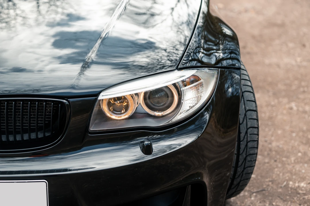 2011 BMW 1M - Image 18 of 31