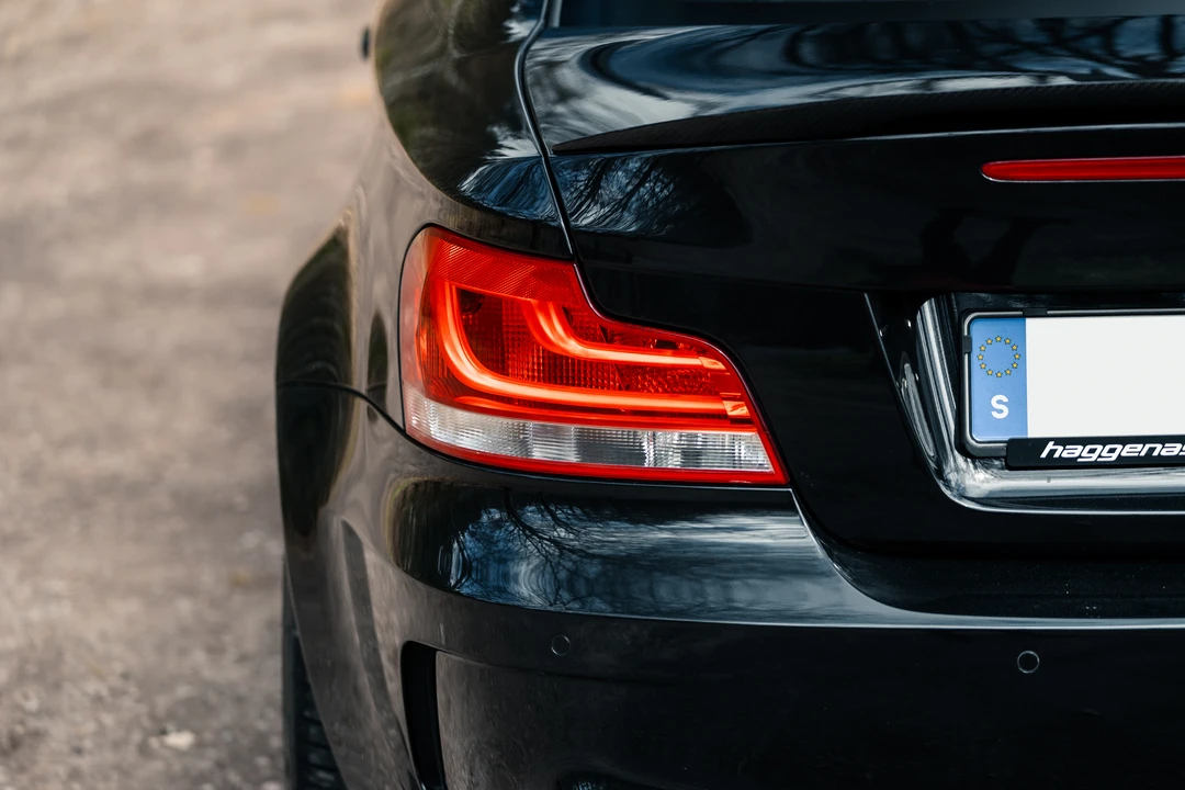 2011 BMW 1M - Image 24 of 31