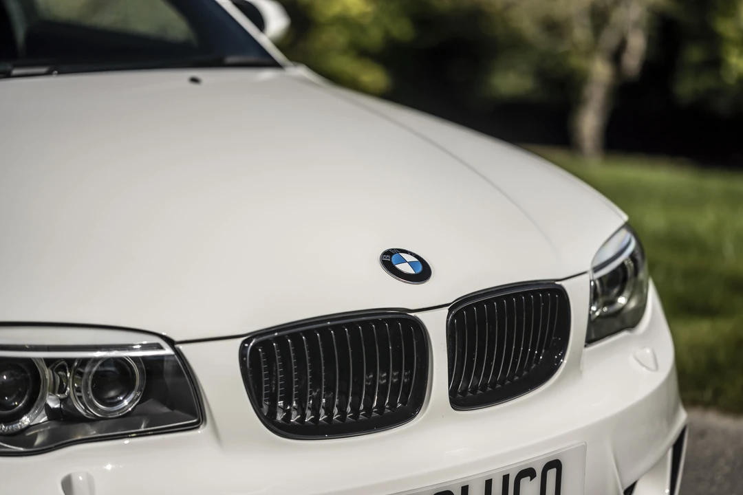 2011 BMW 1M - Image 12 of 31