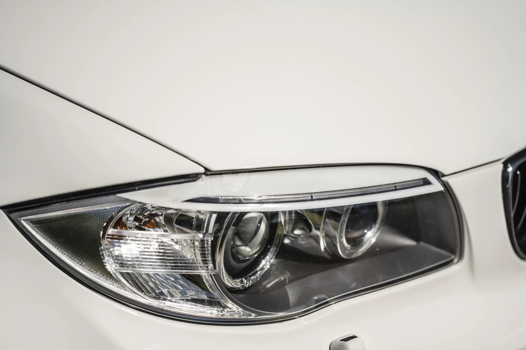 2011 BMW 1M - Image 20 of 31
