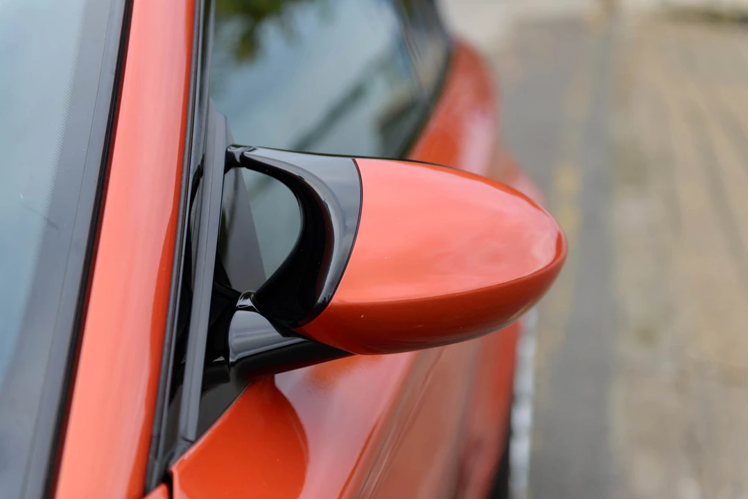2011 BMW 1M - Image 20 of 31