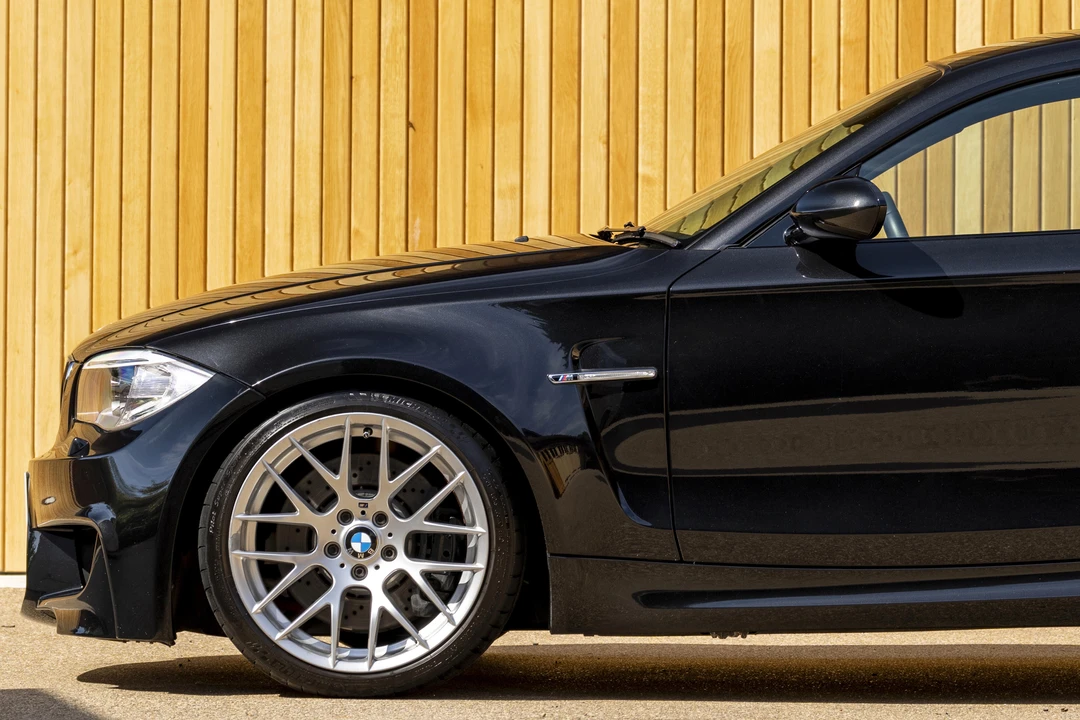 2011 BMW 1M - Image 18 of 31