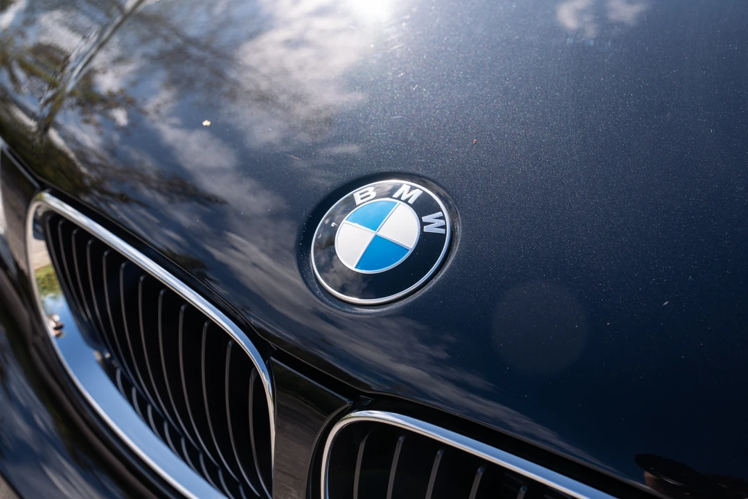 2011 BMW 1M - Image 19 of 31
