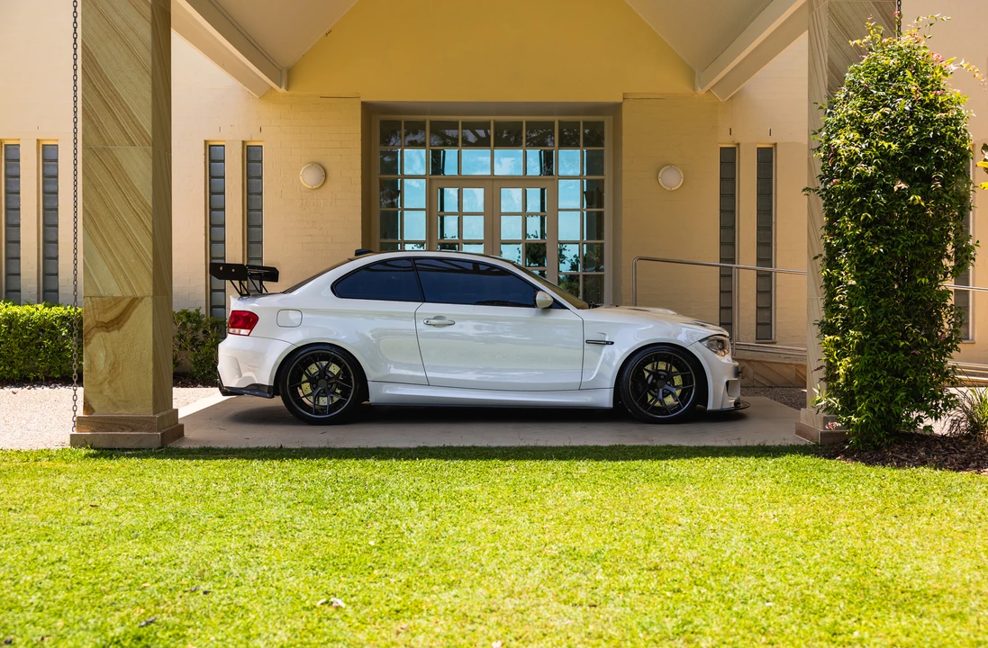 2011 BMW 1M - Image 22 of 31