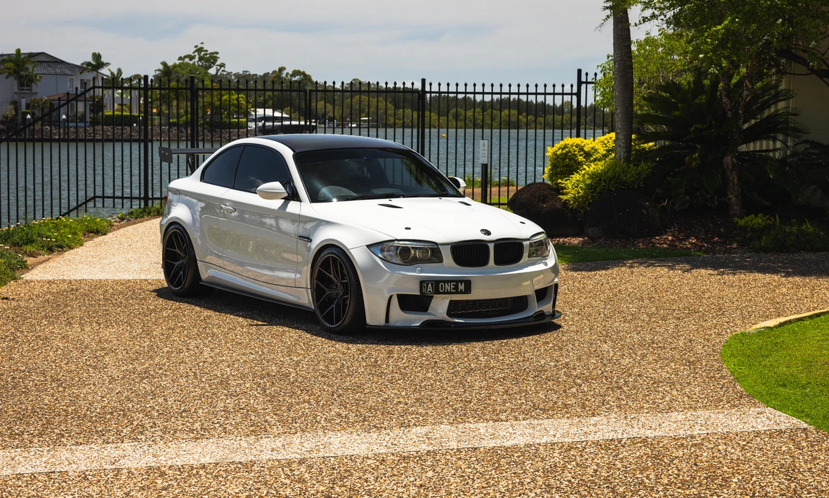 2011 BMW 1M - Image 11 of 31