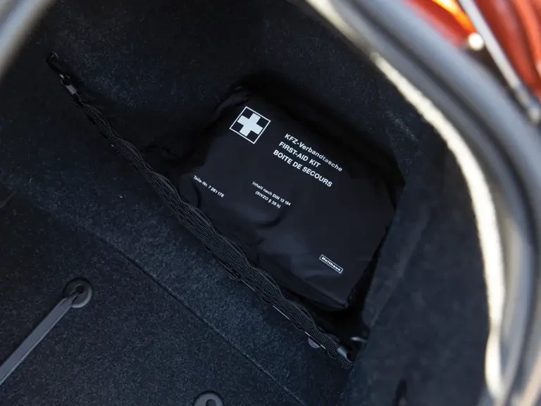 2011 BMW 1M - Image 28 of 31