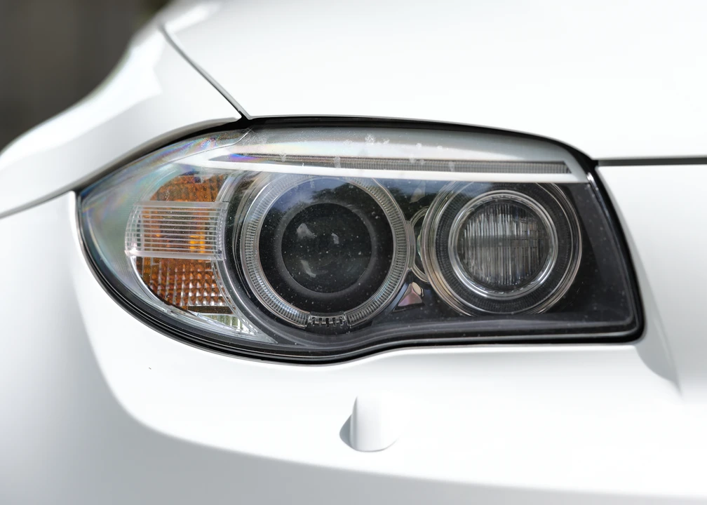 2011 BMW 1M - Image 23 of 31