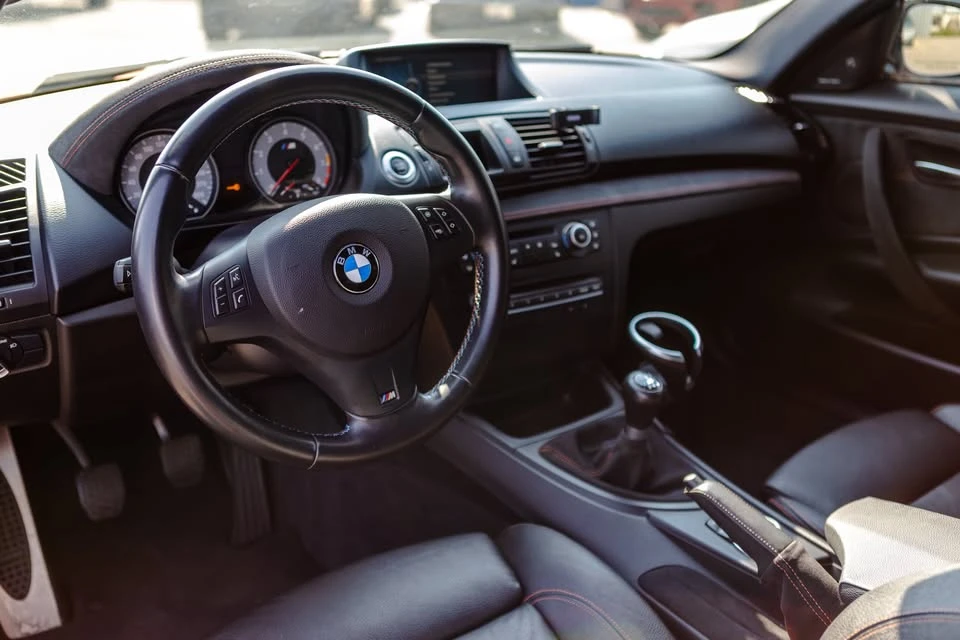 2011 BMW 1M - Image 7 of 20