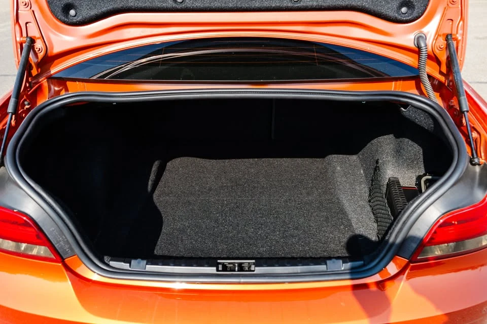 2011 BMW 1M - Image 15 of 20