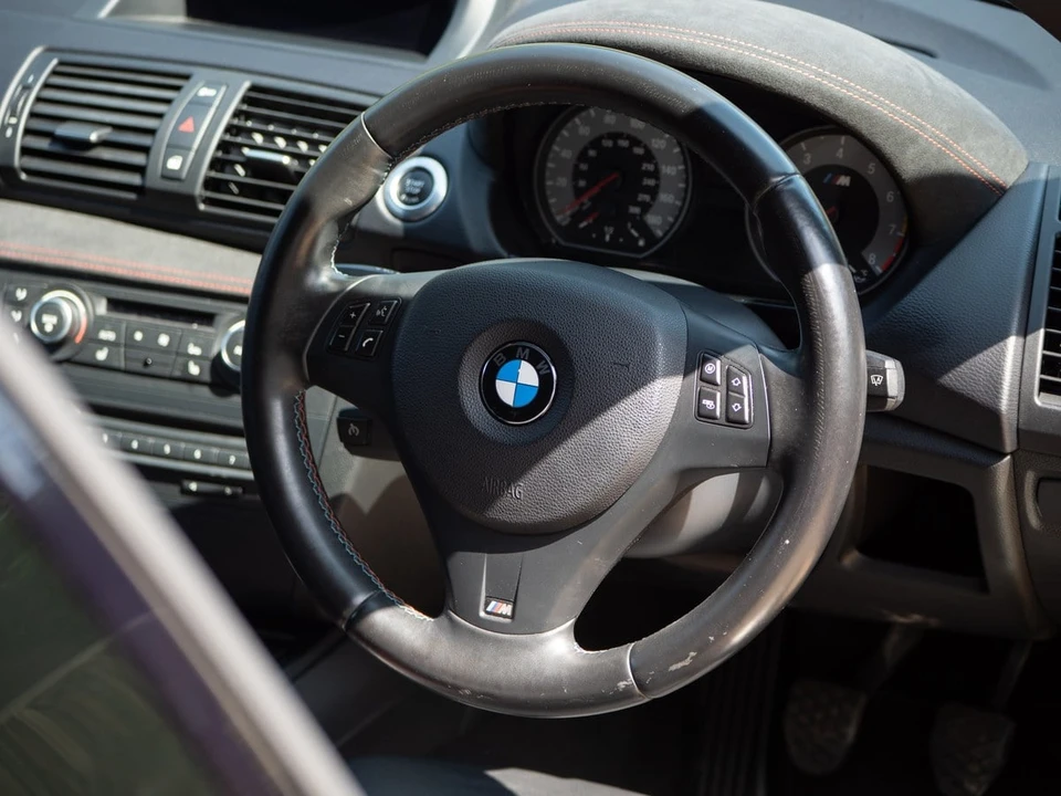 2011 BMW 1M - Image 27 of 30