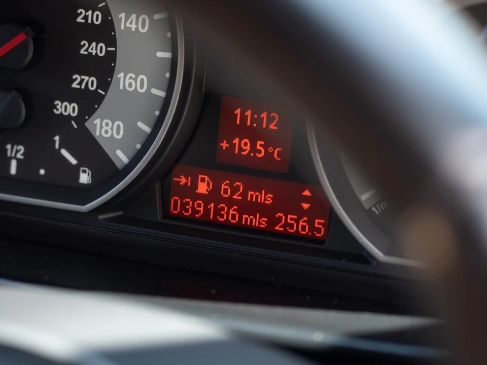 2011 BMW 1M - Image 15 of 30