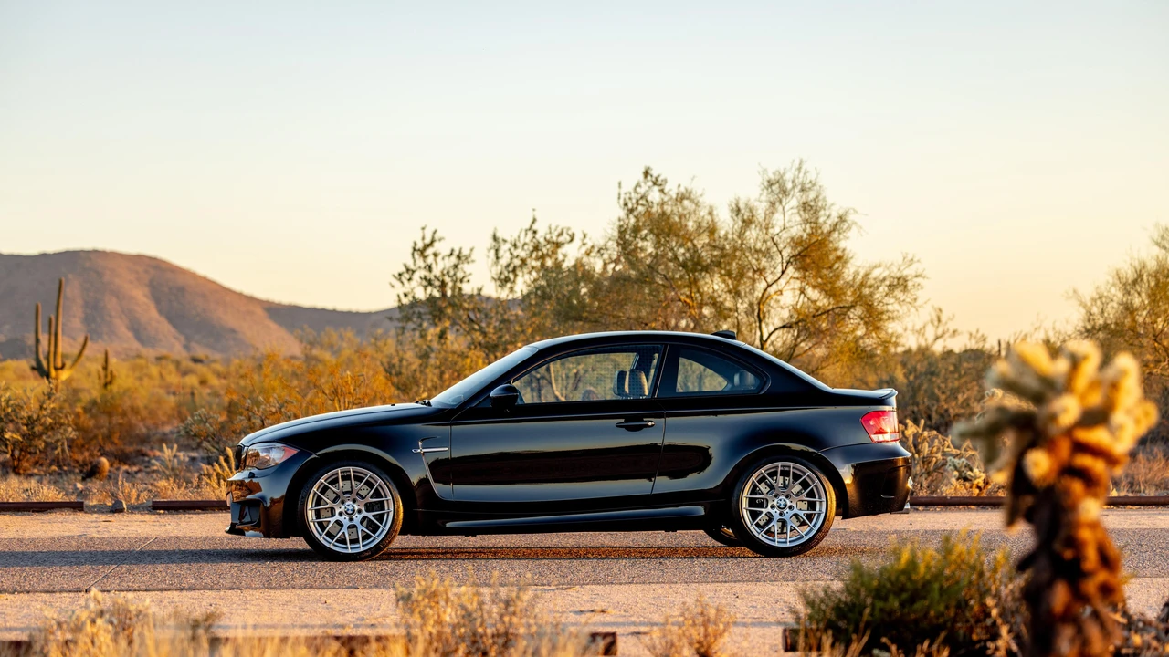 2011 BMW 1M - Image 17 of 31