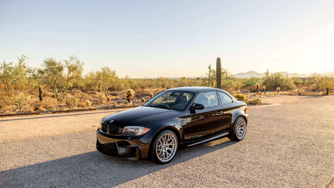 2011 BMW 1M - Image 11 of 31