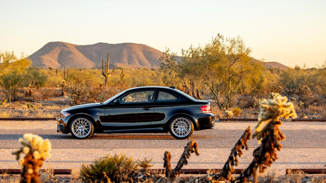 2011 BMW 1M - Image 18 of 31
