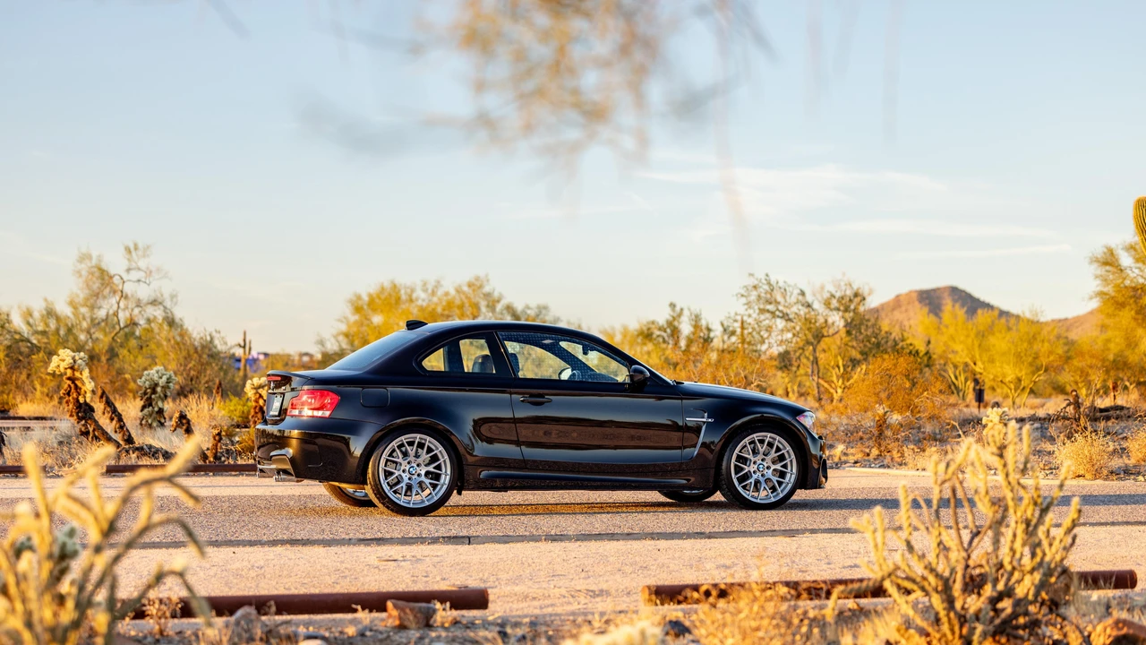 2011 BMW 1M - Image 30 of 31