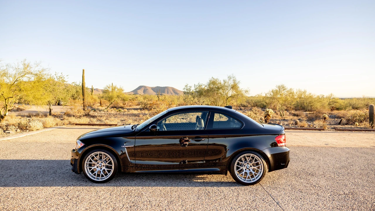 2011 BMW 1M - Image 16 of 31