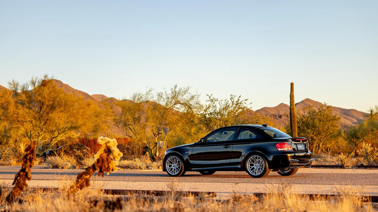 2011 BMW 1M - Image 21 of 31