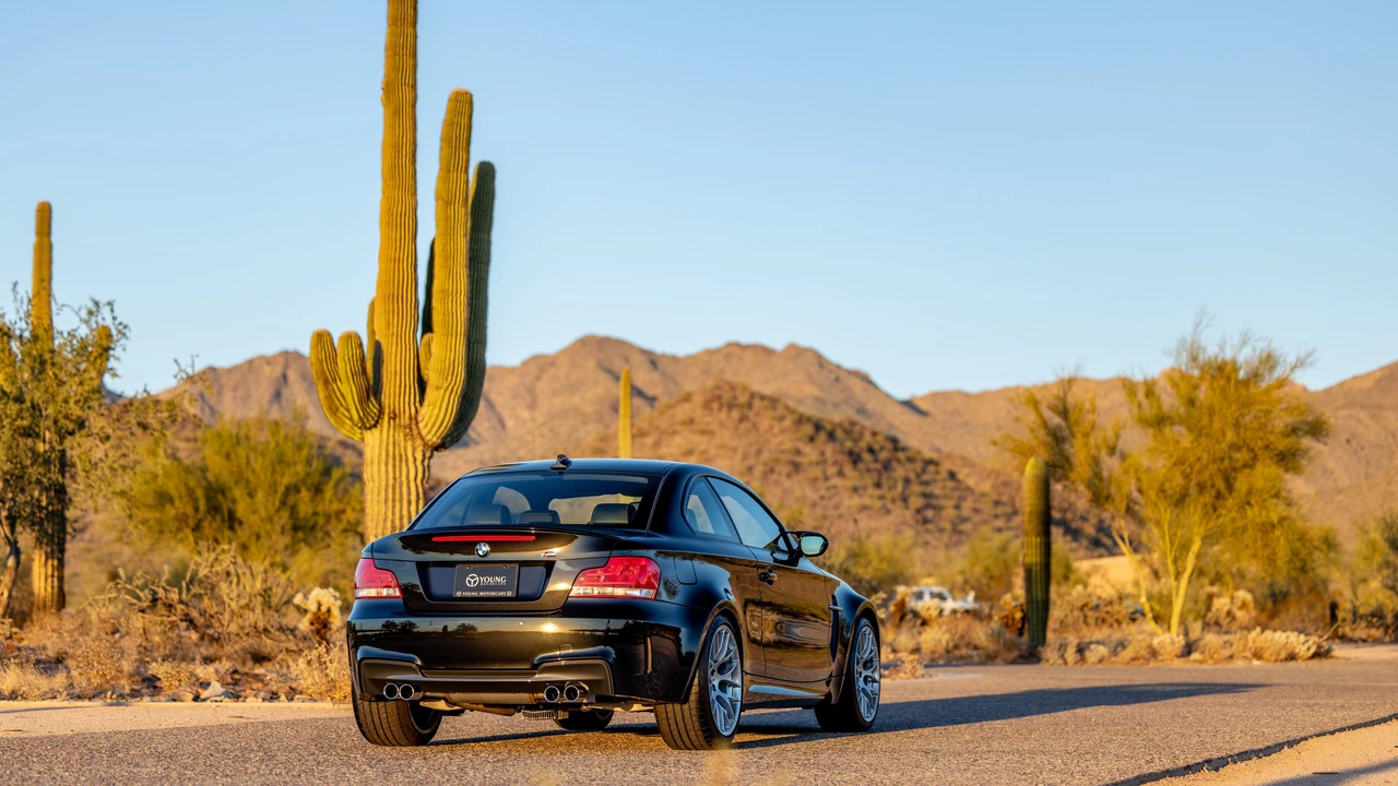 2011 BMW 1M - Image 27 of 31