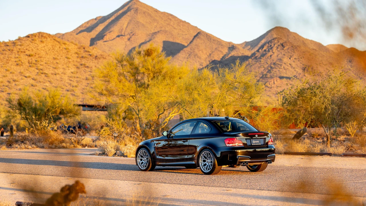 2011 BMW 1M - Image 23 of 31