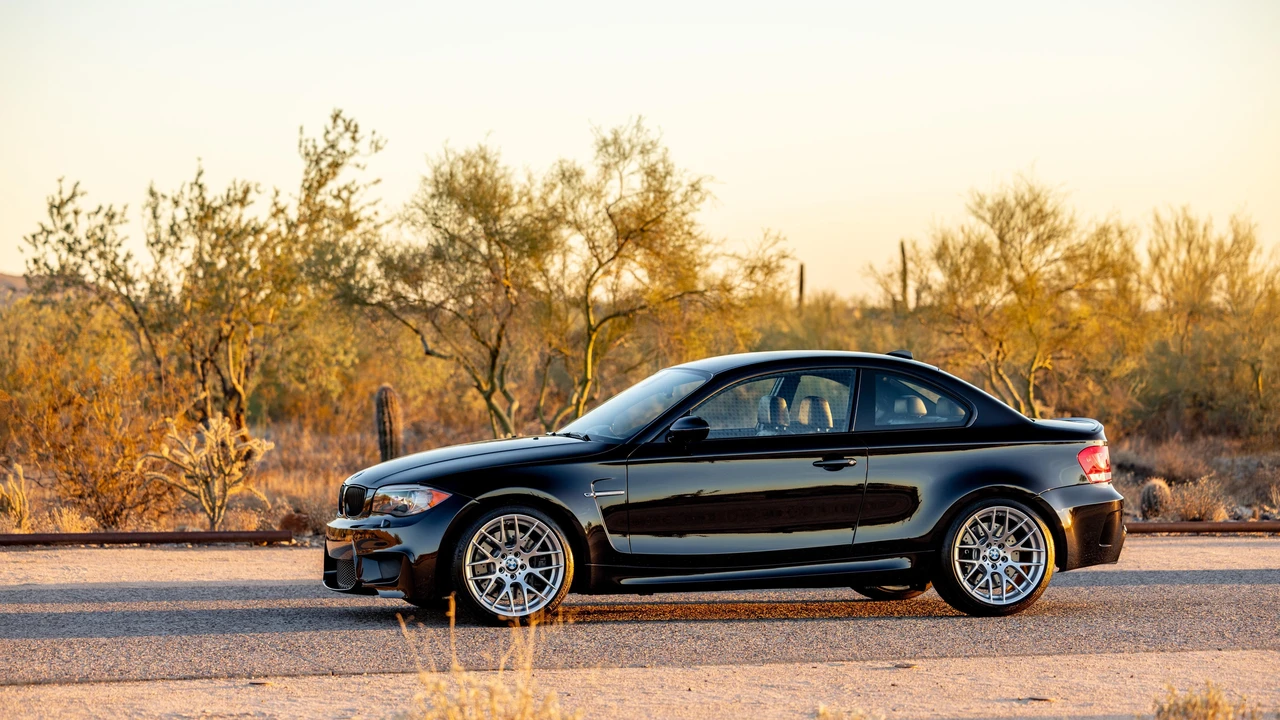 2011 BMW 1M - Image 15 of 31