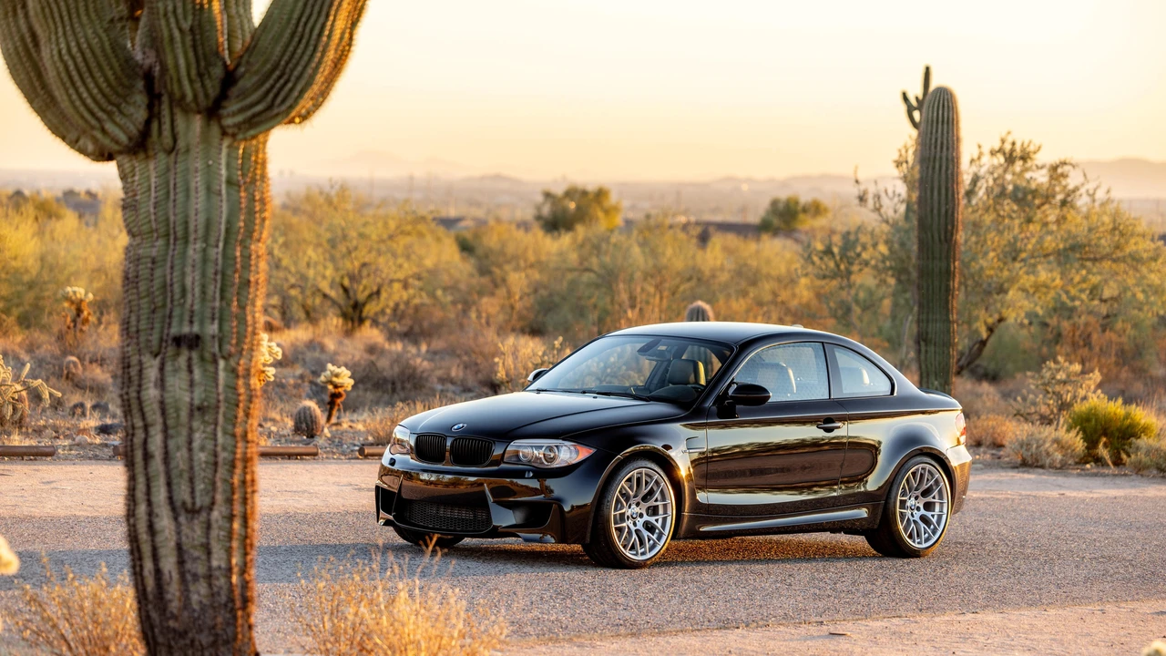 2011 BMW 1M - Image 12 of 31