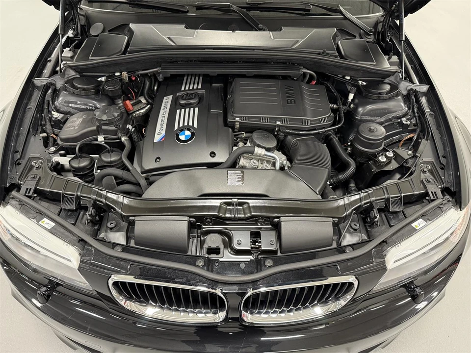 2011 BMW 1M - Image 23 of 24