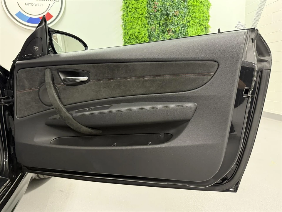 2011 BMW 1M - Image 17 of 24