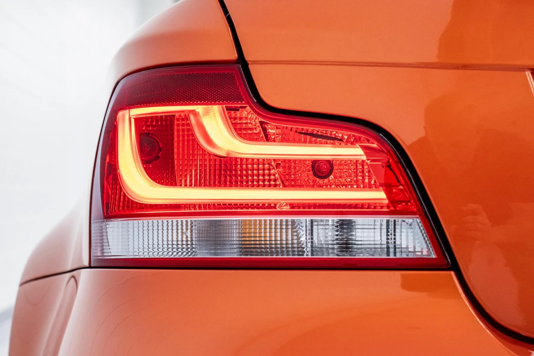 2011 BMW 1M - Image 19 of 31