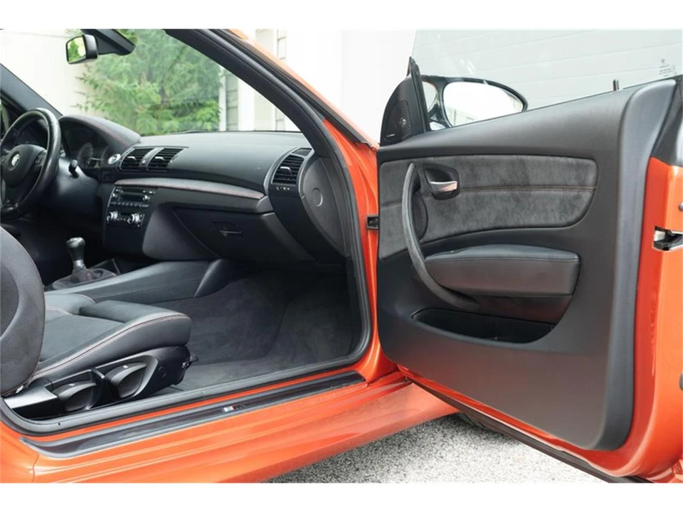 2011 BMW 1M - Image 27 of 31