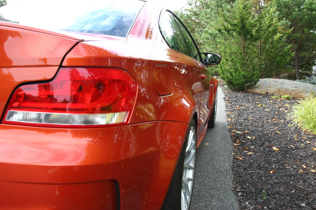 2011 BMW 1M - Image 28 of 31