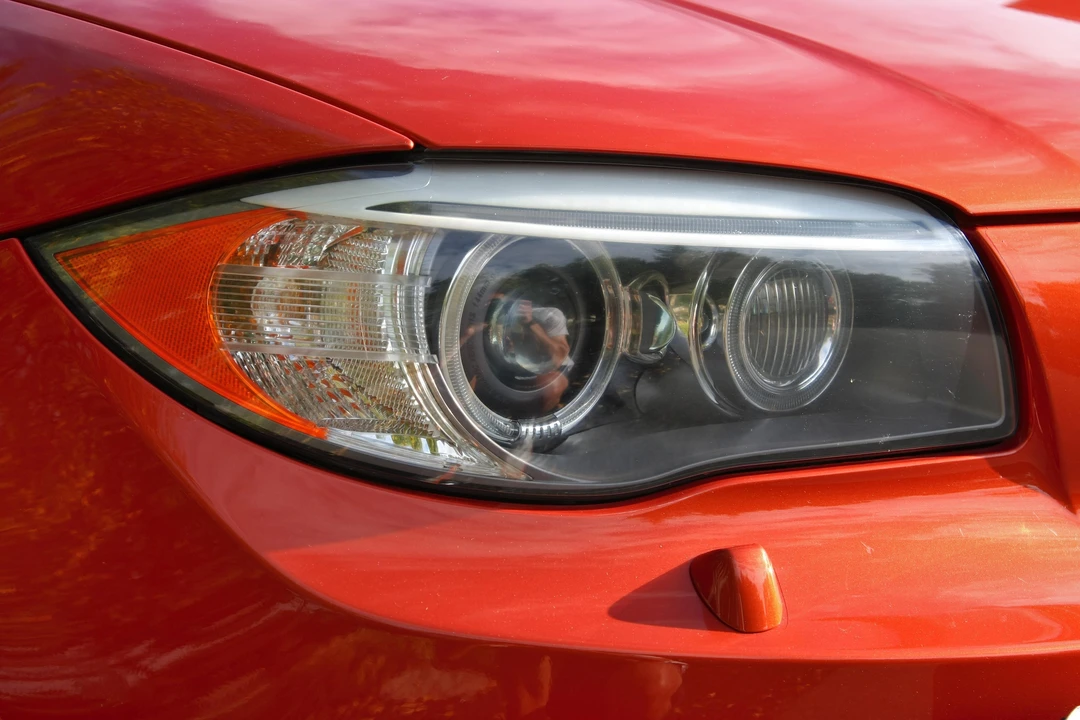 2011 BMW 1M - Image 13 of 31