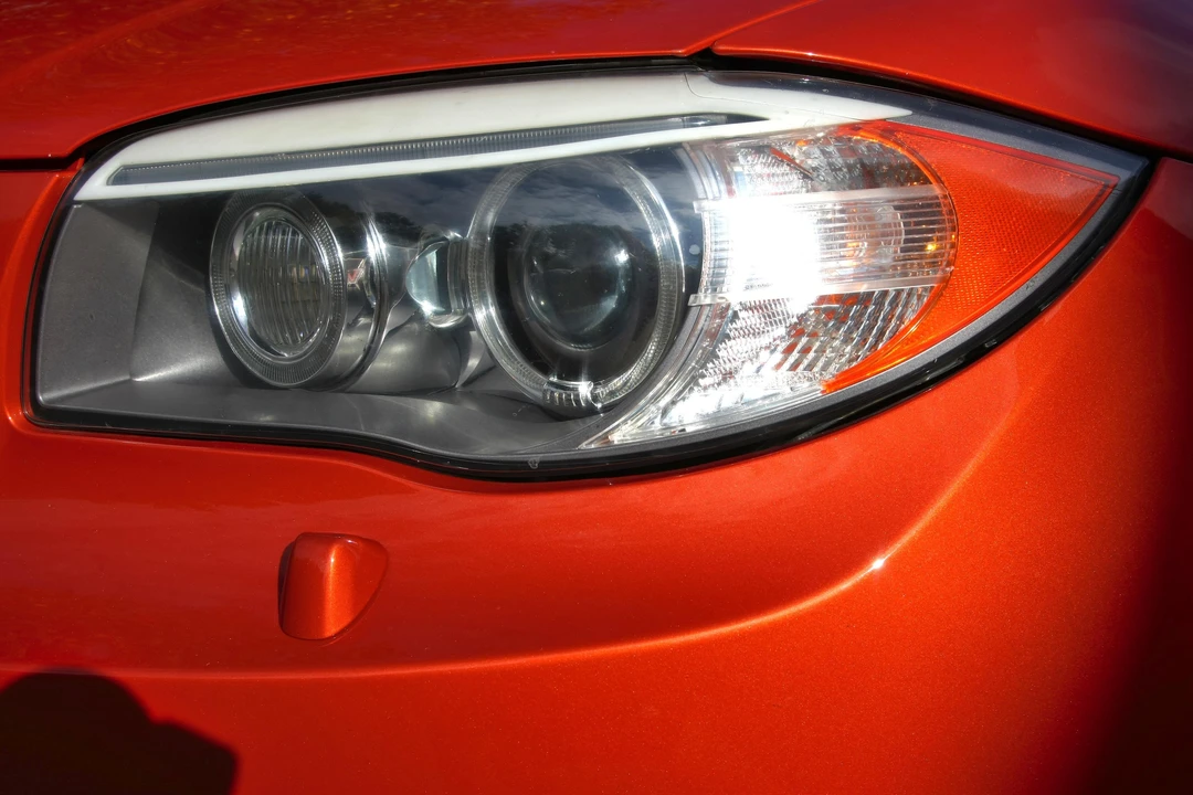 2011 BMW 1M - Image 16 of 31