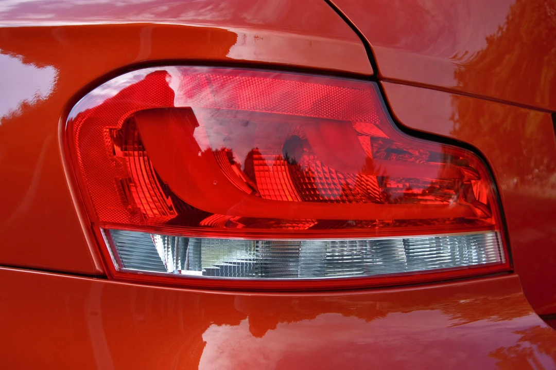 2011 BMW 1M - Image 22 of 31