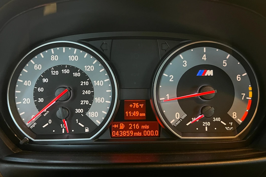 2011 BMW 1M - Image 24 of 31