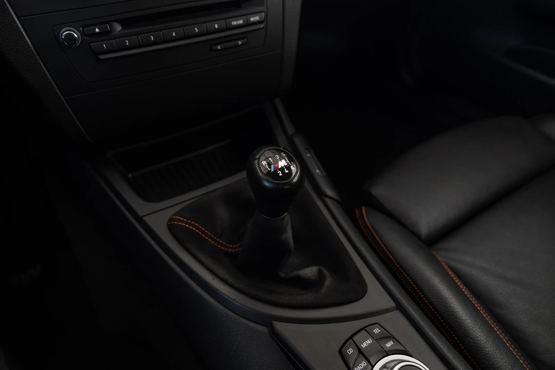2011 BMW 1M - Image 23 of 31