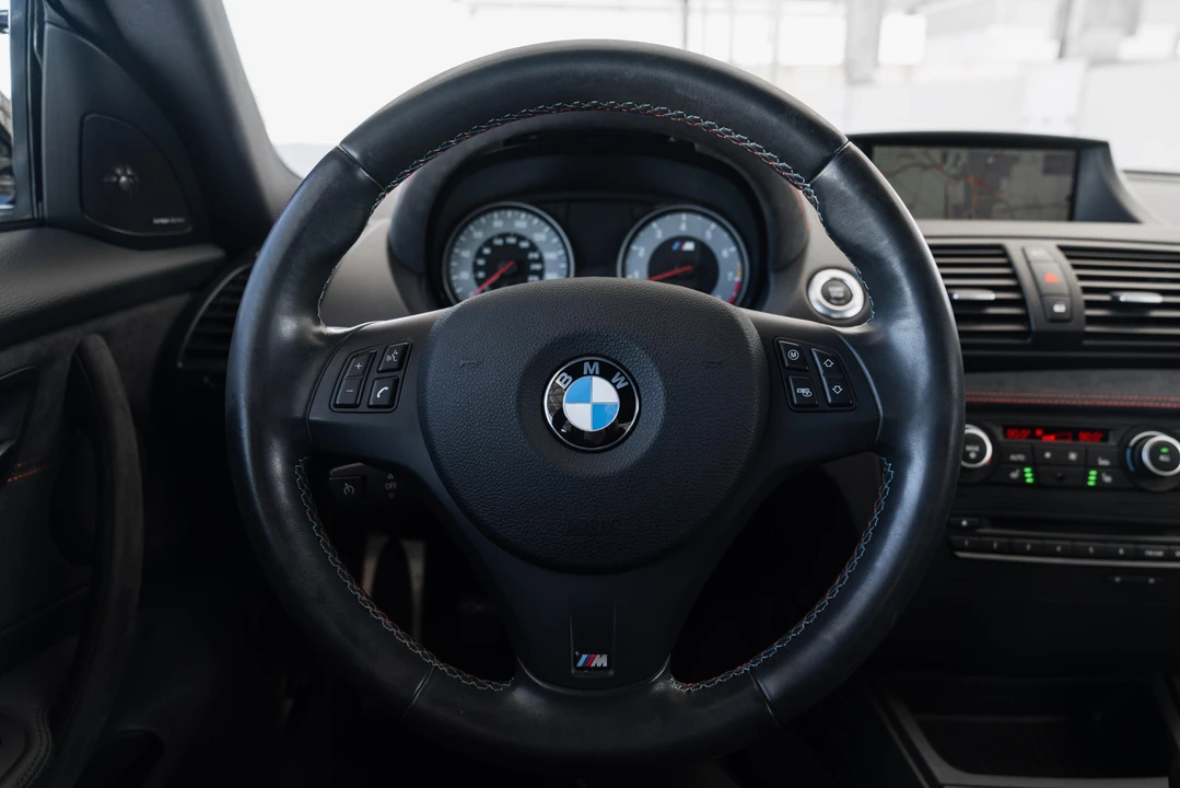 2011 BMW 1M - Image 30 of 31