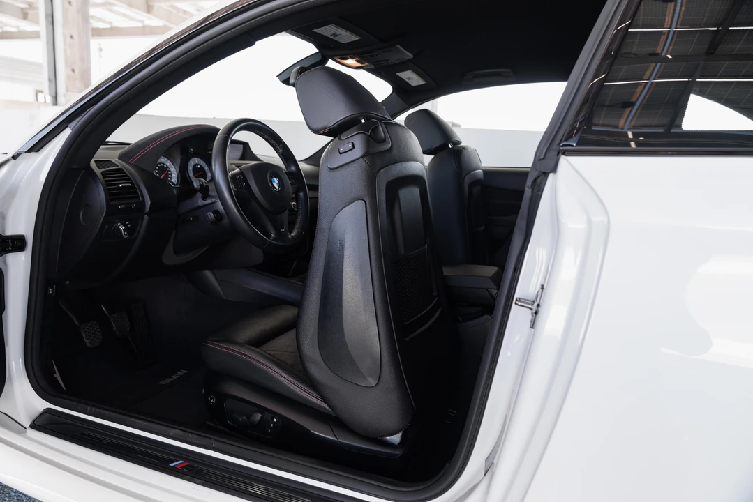 2011 BMW 1M - Image 27 of 31
