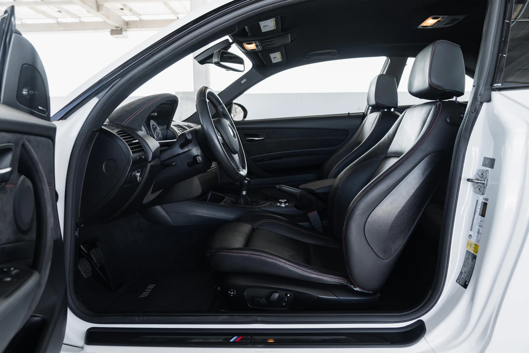 2011 BMW 1M - Image 25 of 31