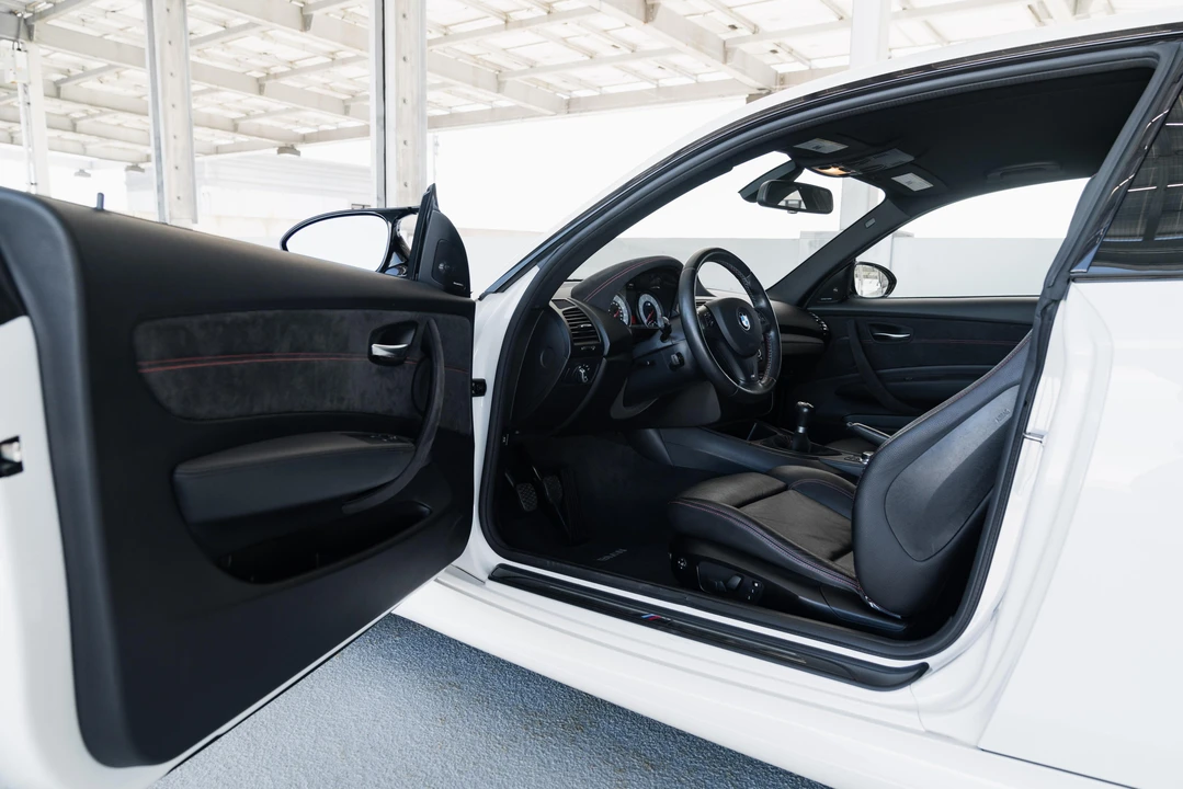 2011 BMW 1M - Image 29 of 31