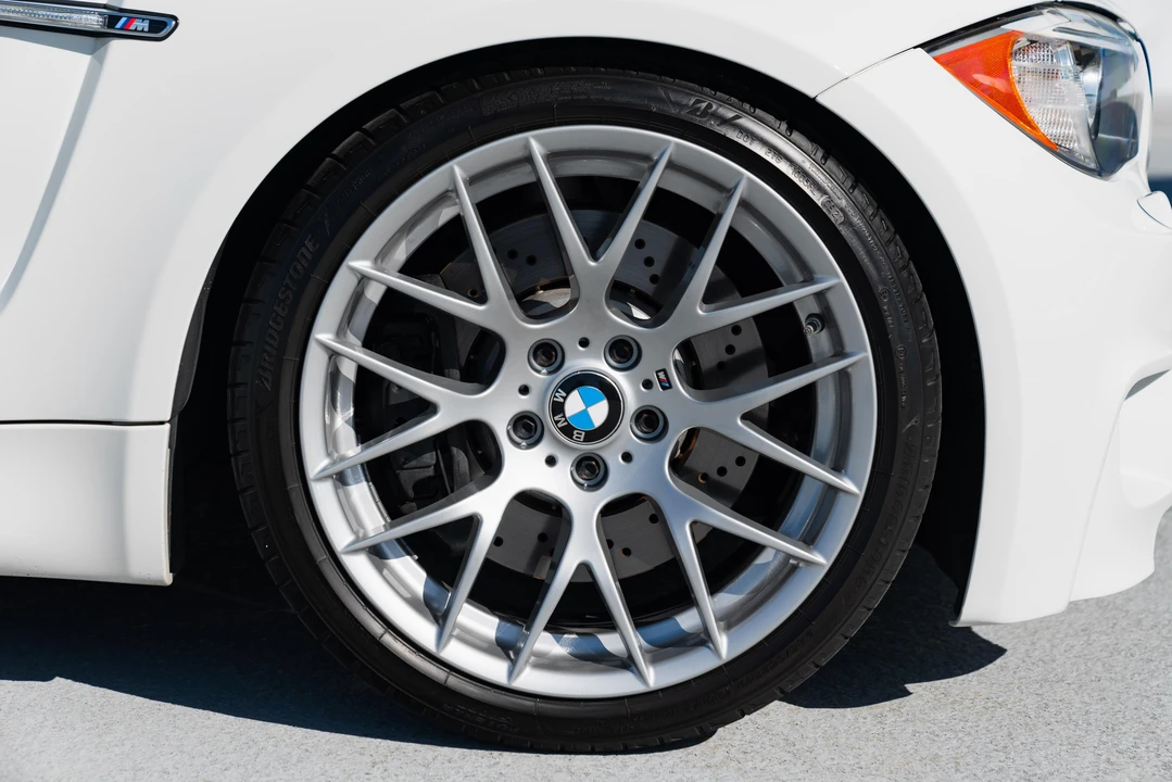 2011 BMW 1M - Image 18 of 31