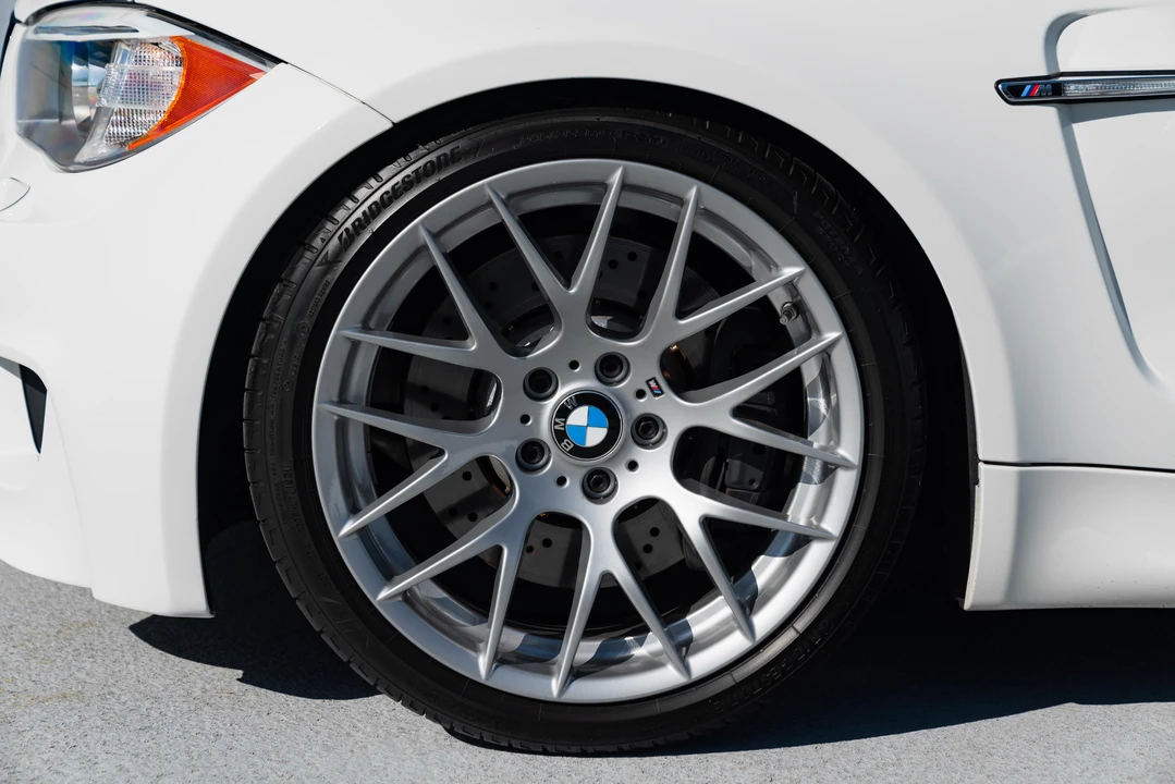 2011 BMW 1M - Image 17 of 31