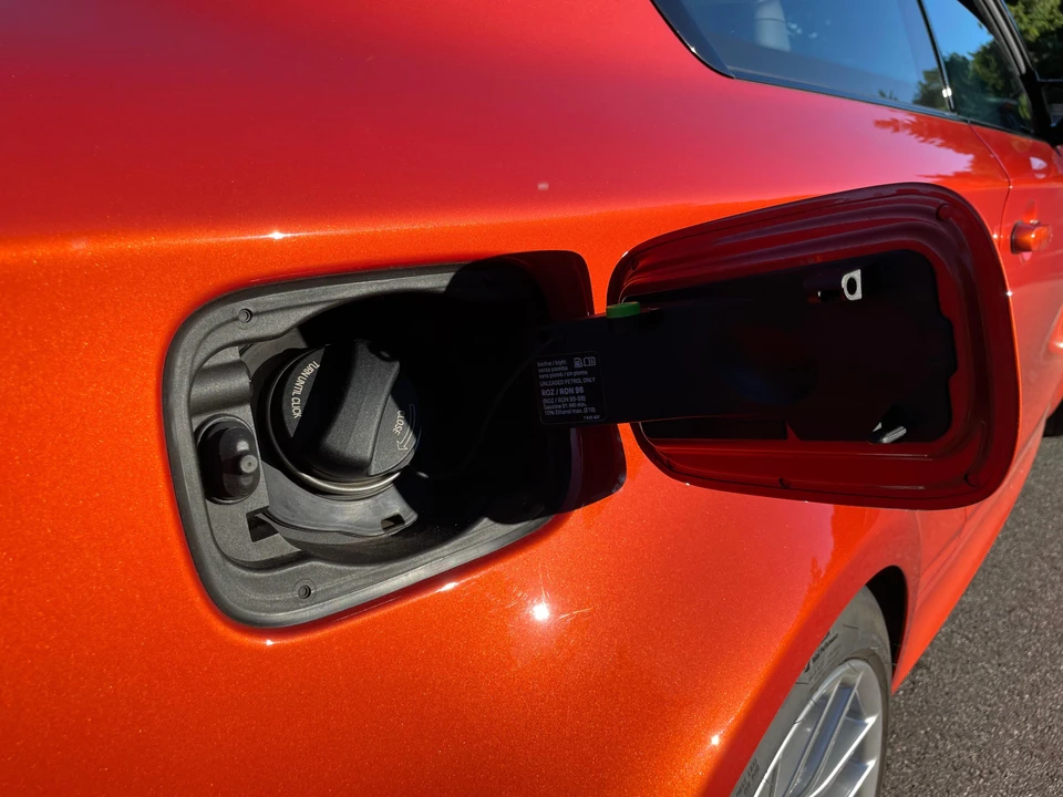 2011 BMW 1M - Image 30 of 31
