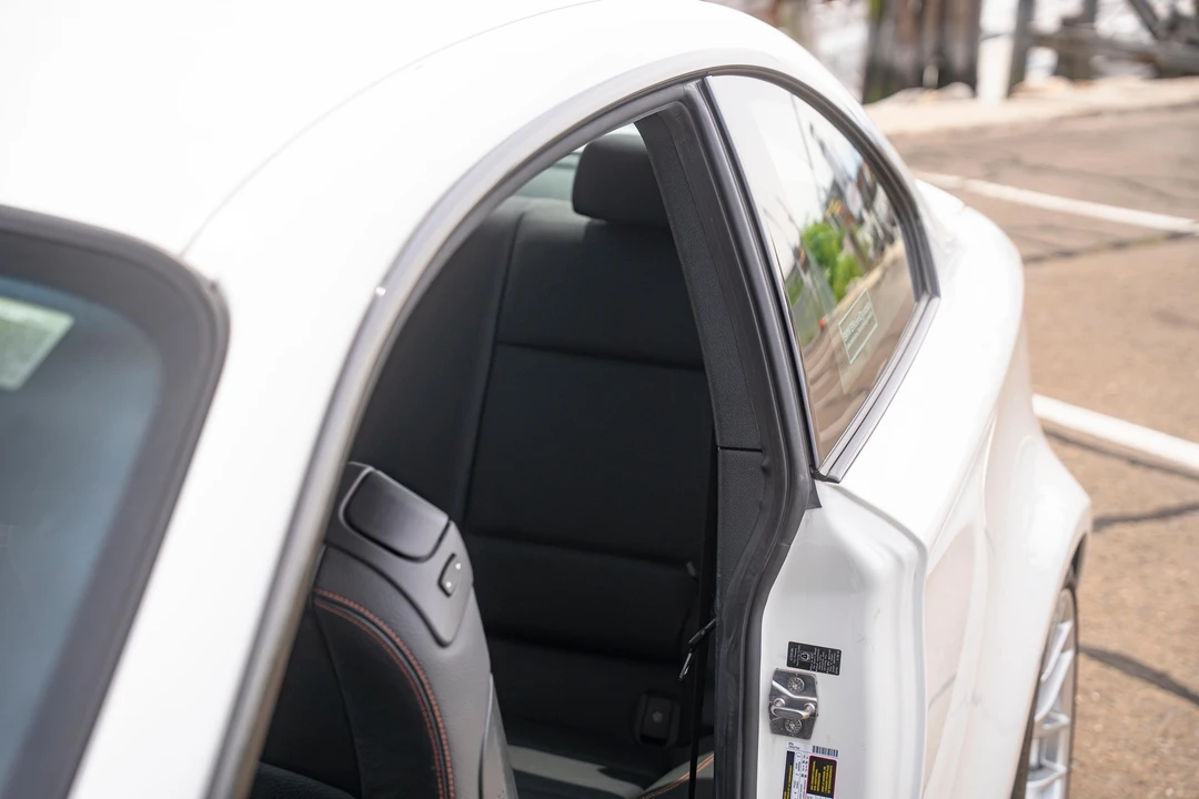 2011 BMW 1M - Image 28 of 31