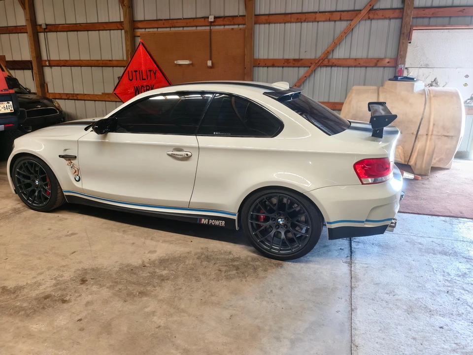 2011 BMW 1M - Image 11 of 31